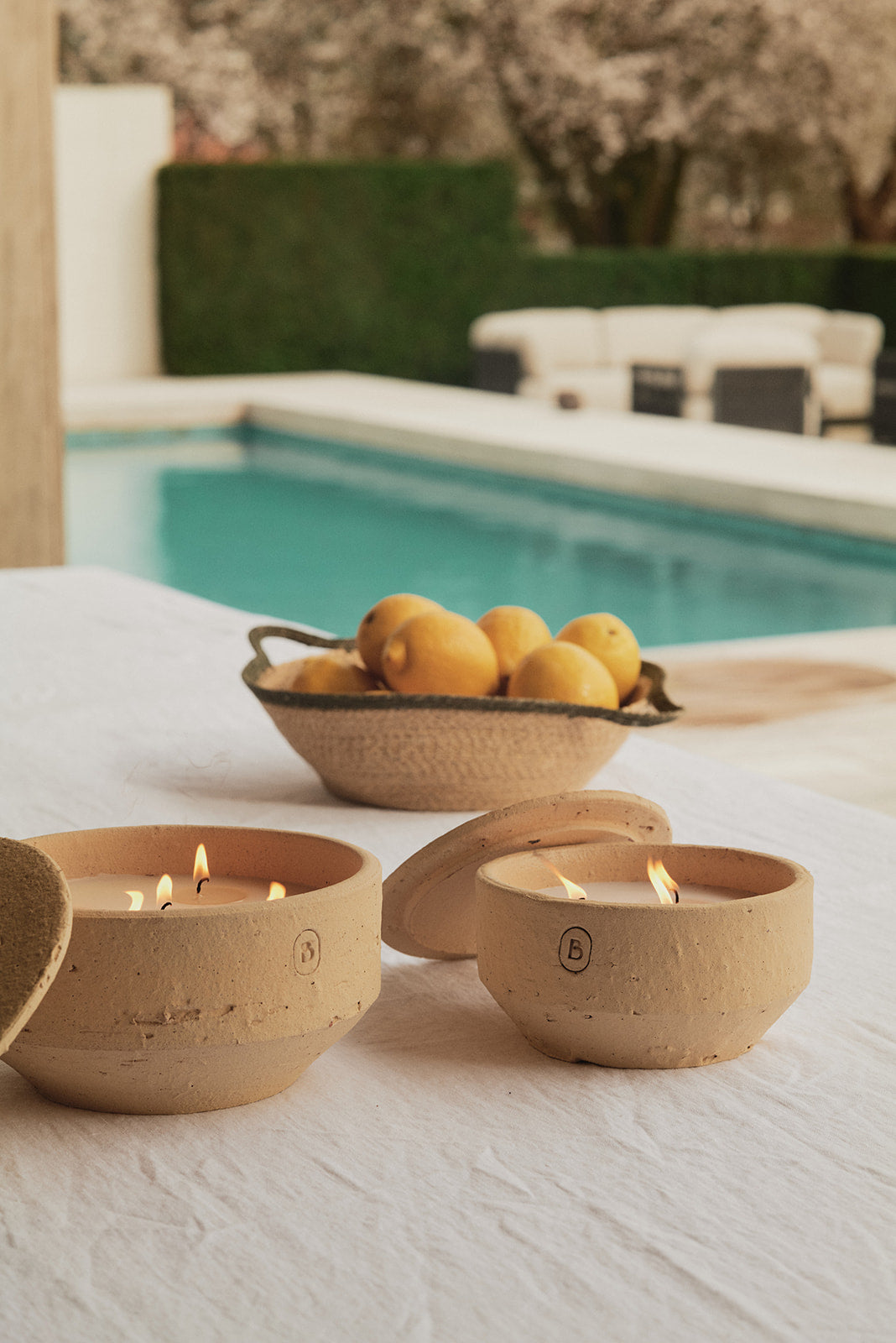 Barro Outdoor Dinner Candle with lid - no fragrance
