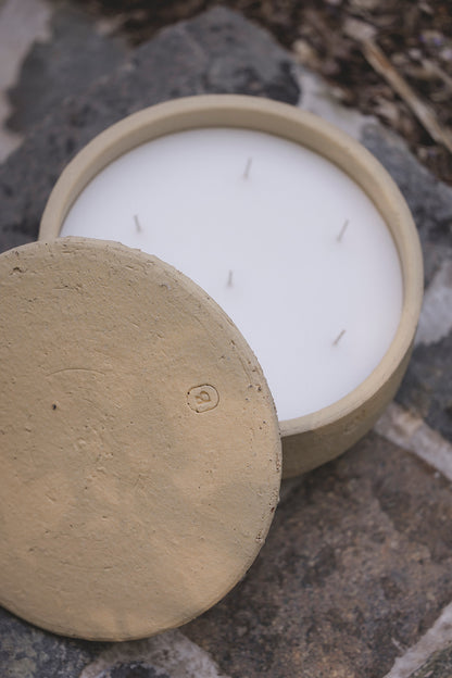 NEW - Barro Indoor Scented Candle with lid